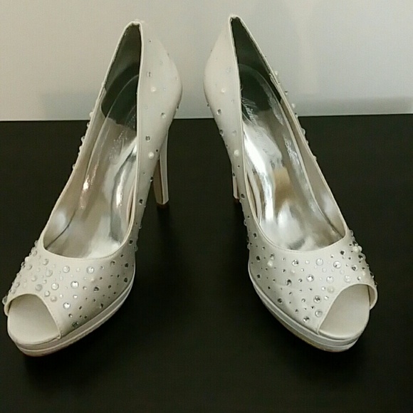 Brand New rhinestones with pearls