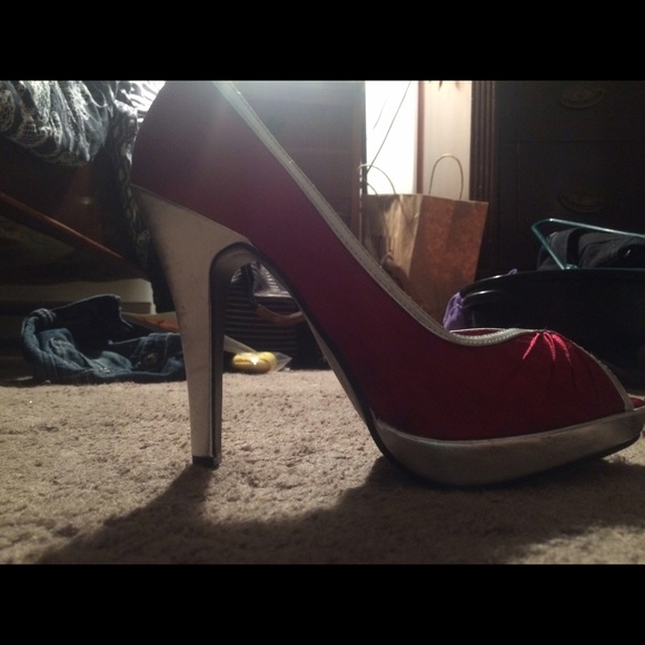 Size 8 high heels - Picture 2 of 4