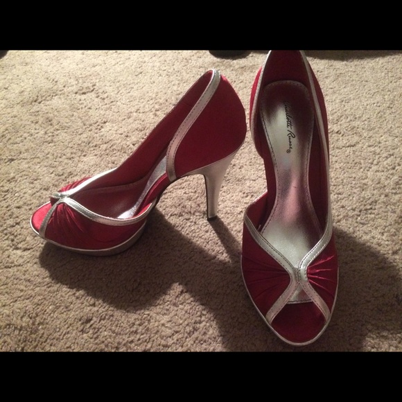 Size 8 high heels - Picture 4 of 4
