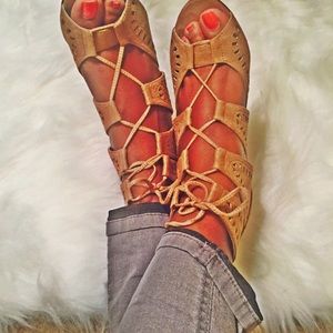 Final price!! Suede Nude string up heels