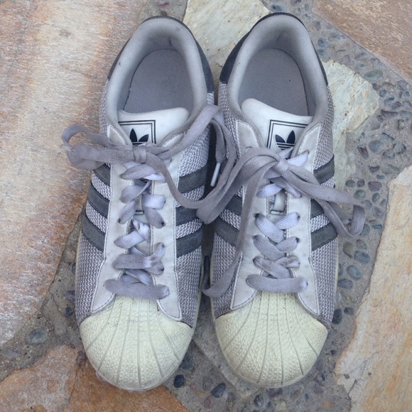 le adidas superstar bianco grigio scarpe poshmark originali. le adidas superstar bianco grigio scarpe poshmark originali.