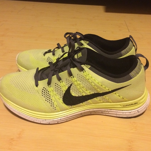 Nike flyknit bolt size 11 mens
