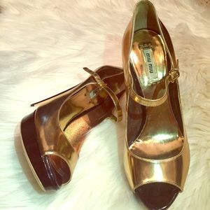 ⭐️Host Pic⭐️ WOMEN’s MIU MIU GOLD OPEN TOE PUMPS