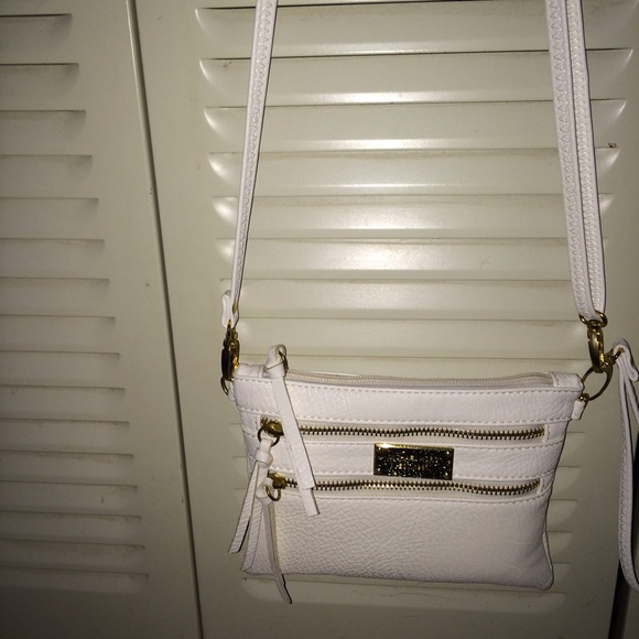 Michael Kors Handbags - Michael Kors white and gold purse/clutch