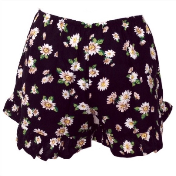 Black Daisy ruffle shorts