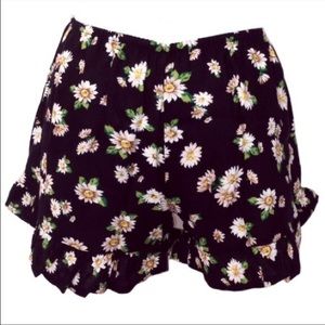 Black Daisy ruffle shorts