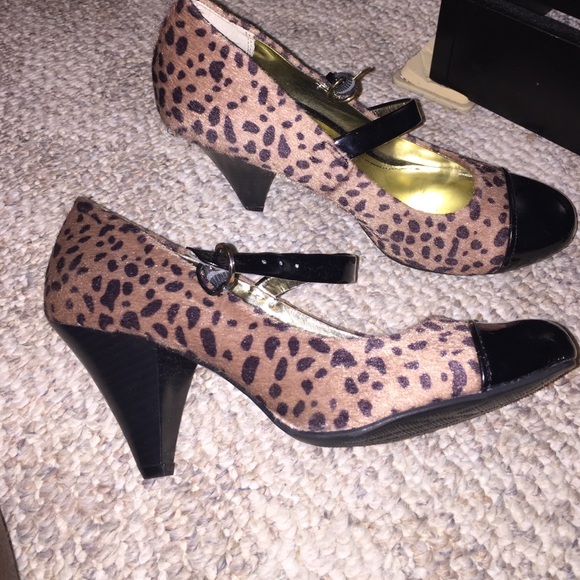 Leopard shoe never worn