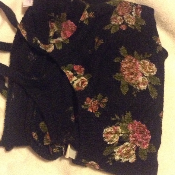 Forever 21 boxy floral print sweater tank