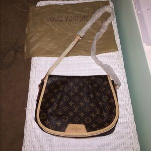 Louis Vuitton handbag/satchel