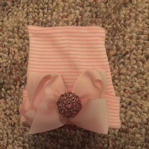 Newborn hospital hat with bow