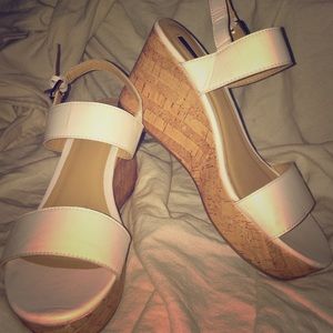 Forever 21 White Wedges 💡mint condition!