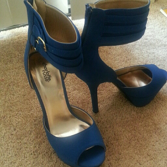 NWOT Charlotte Russe Pumps