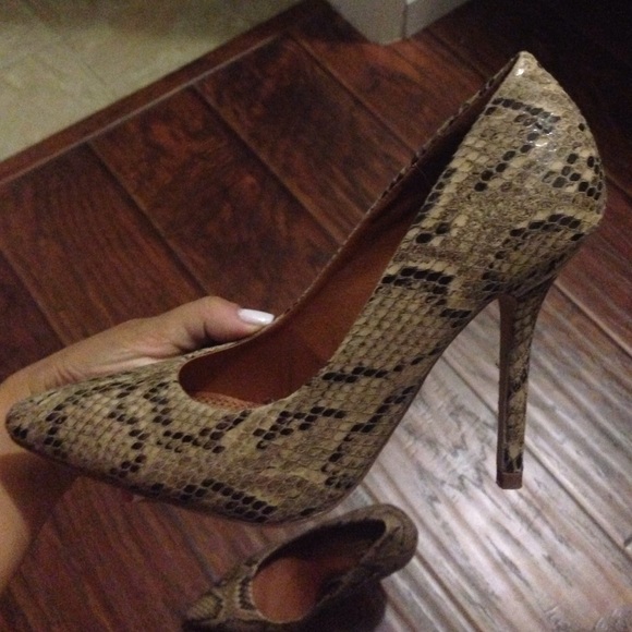 Tan Python printed heels - Picture 2 of 3