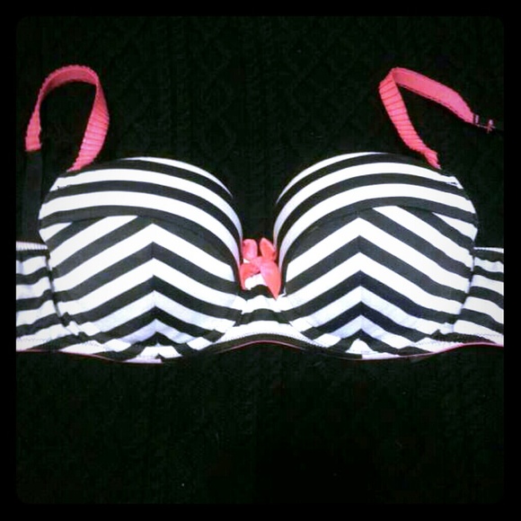 Victoria Secret Very Sexy 34C