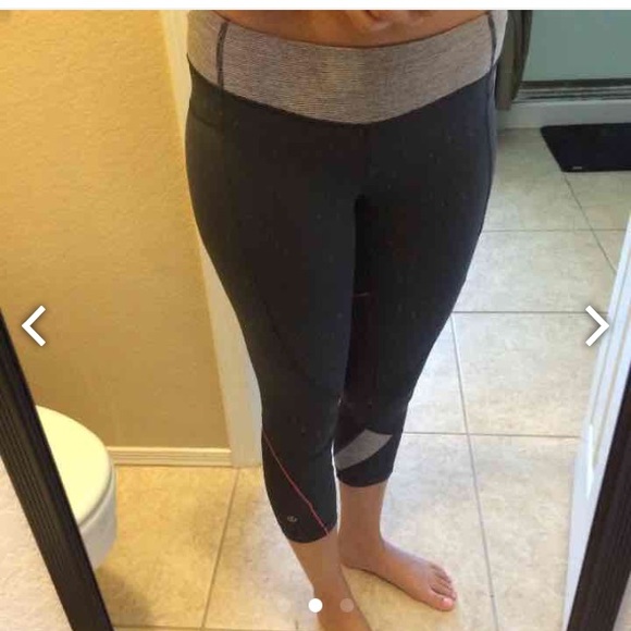 ⚡️SOLD⚡️Lululemon crops - Picture 4 of 4
