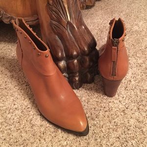 B.Makowsky Quincy ankle booties ,nwot, size 11