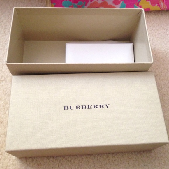 Burberry glasses box