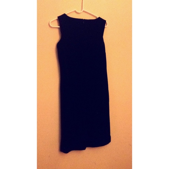 Black dress - Picture 2 of 4