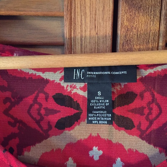 Ornate Flowy Res Top - Picture 2 of 4