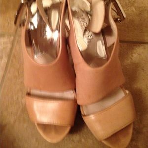 Michael Kors nude wood pump sz 7