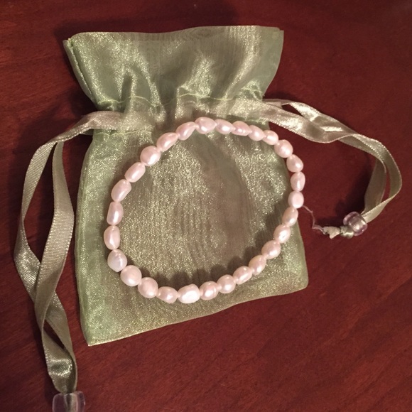 Freshwater pearl bracelet