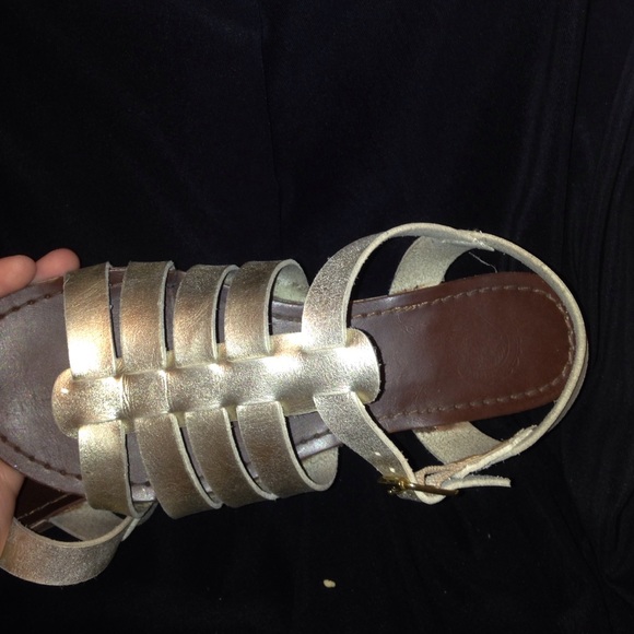 Gold gladiator sandals - Picture 3 of 3