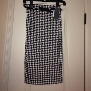 Black and white print pencil/midi skirt
