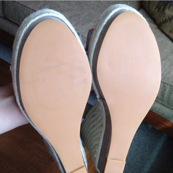 Not too Coy wedge sandals - Picture 2 of 2