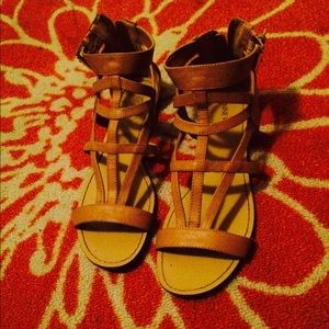 Brown Nine West Sandals 😍