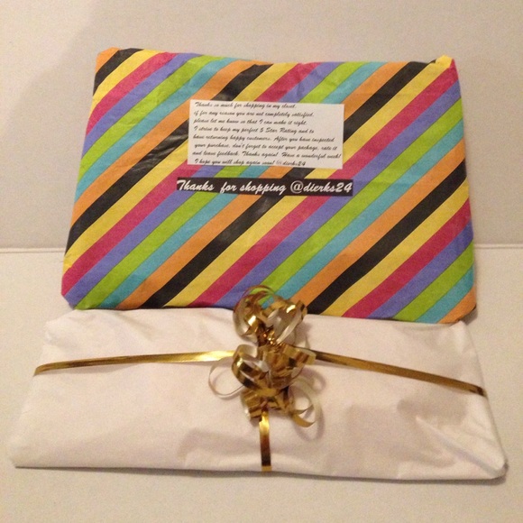 Shop my closet with Confidence 💯% Satisfaction - Picture 6 of 7