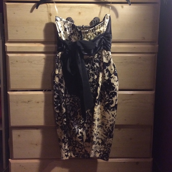 Formal dress - Picture 2 of 3