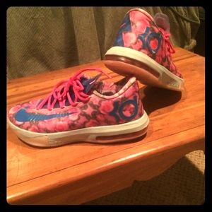 Nike Shoes. Size 8.5 in women's.