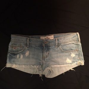 Distressed short shorts