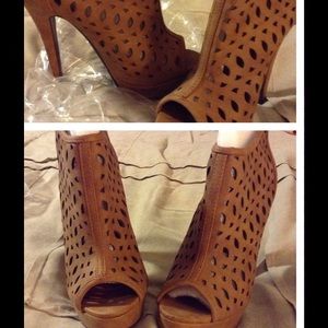 Brand new Tan colored Heels
