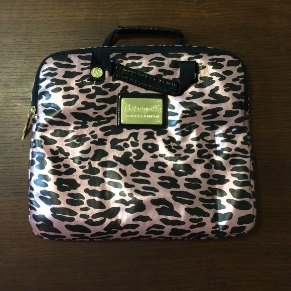 Leopard print laptop sleeve with handles