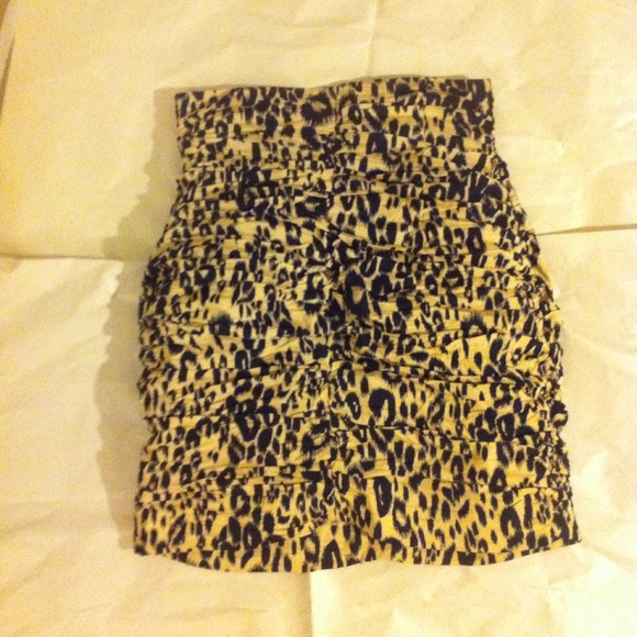 H&M high waist leopard skirt