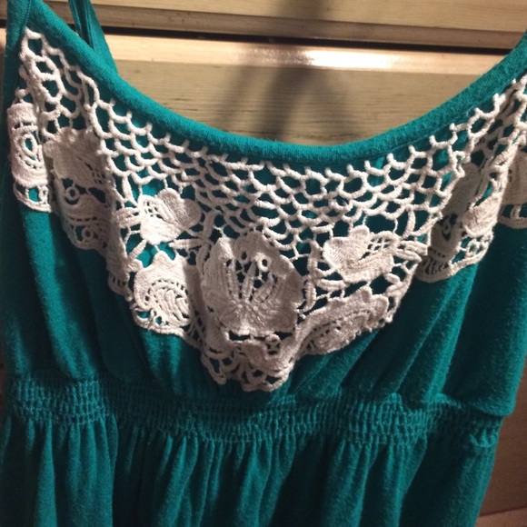 Turquoise tank - Picture 3 of 3