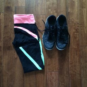Adorable 90° neon striped athletic leggings