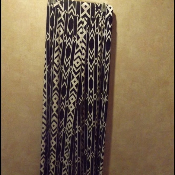 Black/white palazzo pants