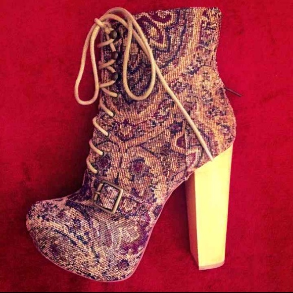 Steve Madden Shoes - Steve Madden Gobelin Platforms