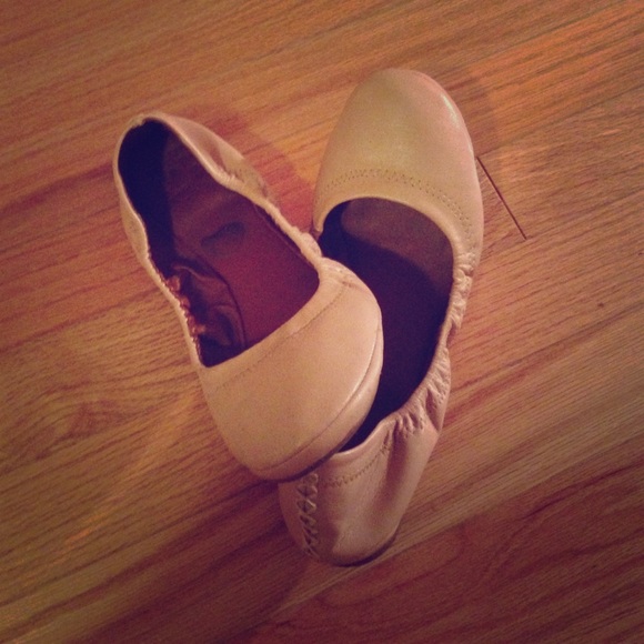 Lucky Brand nude/pale pink flats
