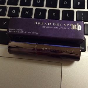 Urban Decay Revolution Lipstick - Fiend