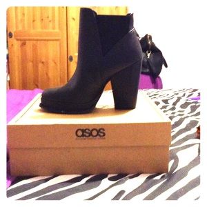 Chunky Heeled Ankle Boots 👢