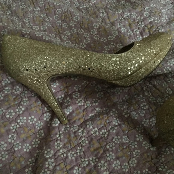 Funky Sparkly Gold Heels - Picture 2 of 2