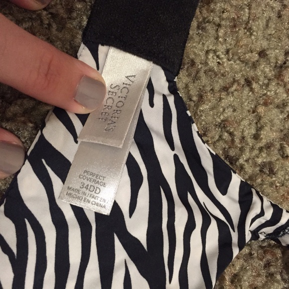 VS perfect coverage zebra bra 34DD - Picture 3 of 3