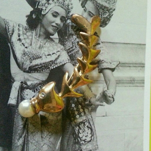 Vintage Jewelry - VINTAGE RHINESTONE FISH BONE&PEARL BROOCH PIN!!