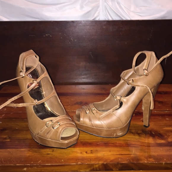 Bakers leather heels 7.5