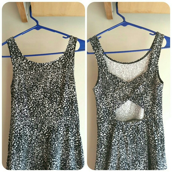 (SOLD) HP | Dot Print Cross Back Dress - Picture 2 of 3