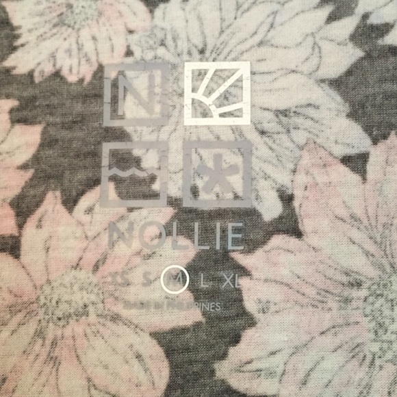 Flower print v neck! - Picture 2 of 4