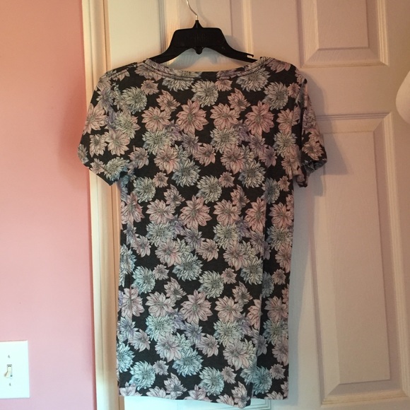 Flower print v neck! - Picture 4 of 4